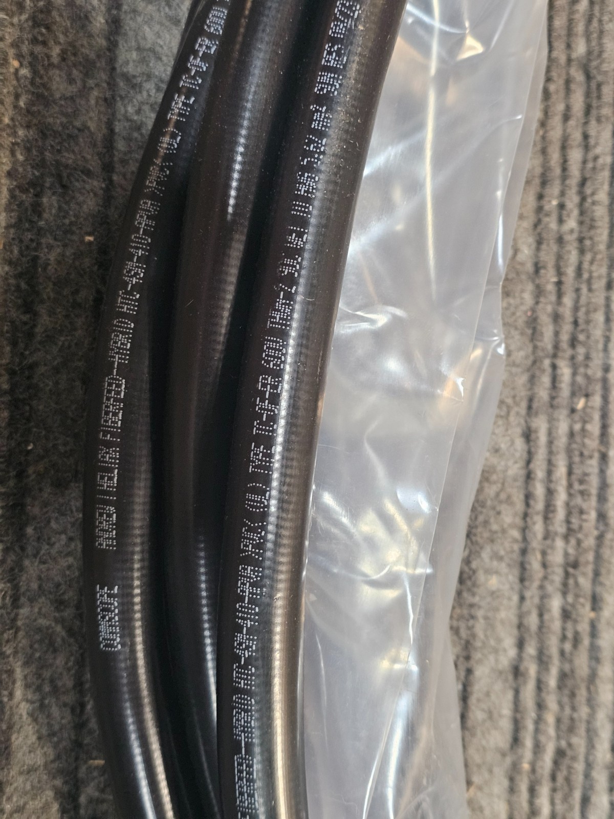 CommScope HFT410-1SBVYF-30G Heliax Fiberfeed Hybrid Jumper 30′ 4x10AWG, Black
