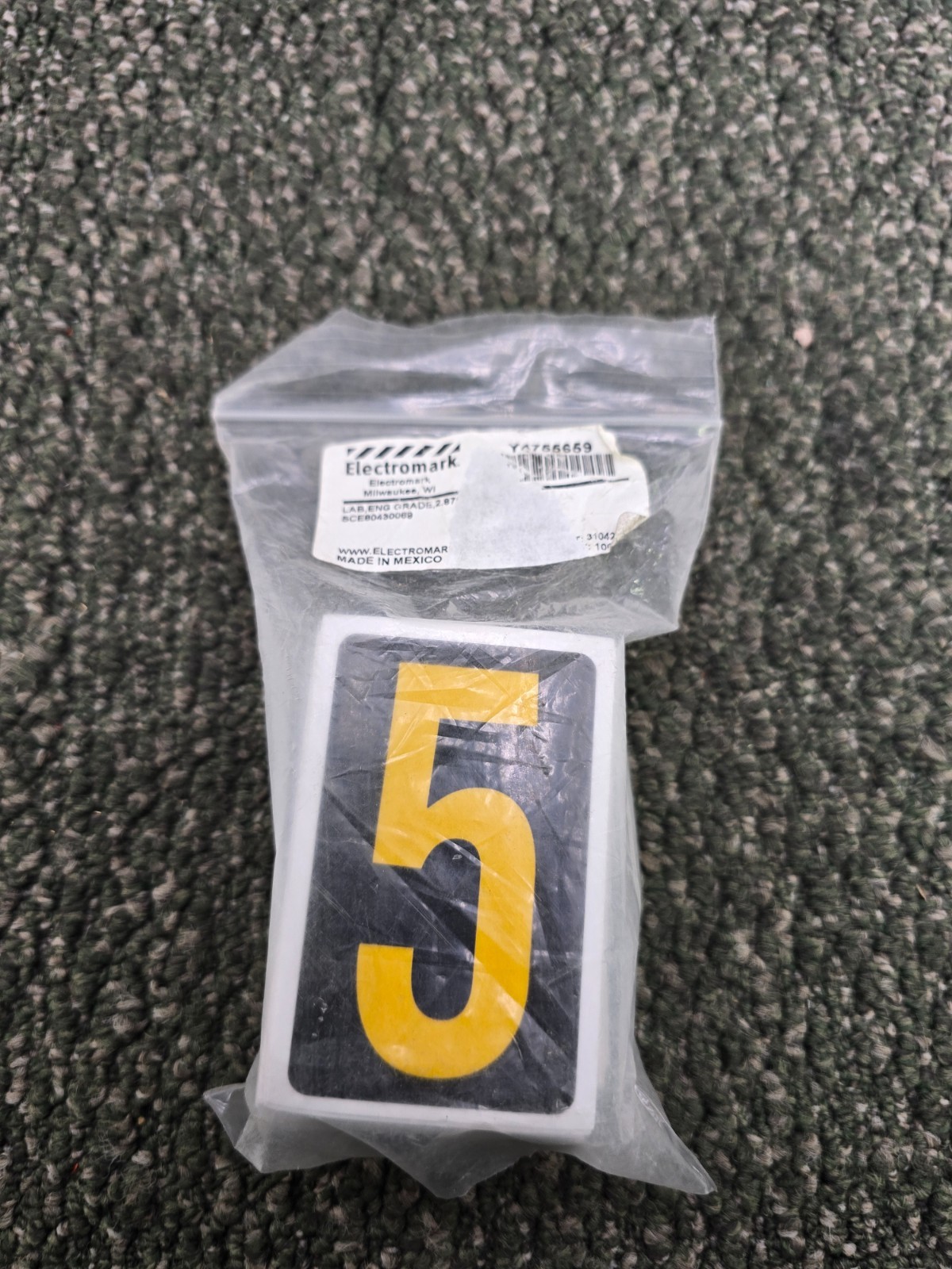 (QTY 100)Electromark Y4755659 Yellow on Black Engineer Grade Reflective Number 5