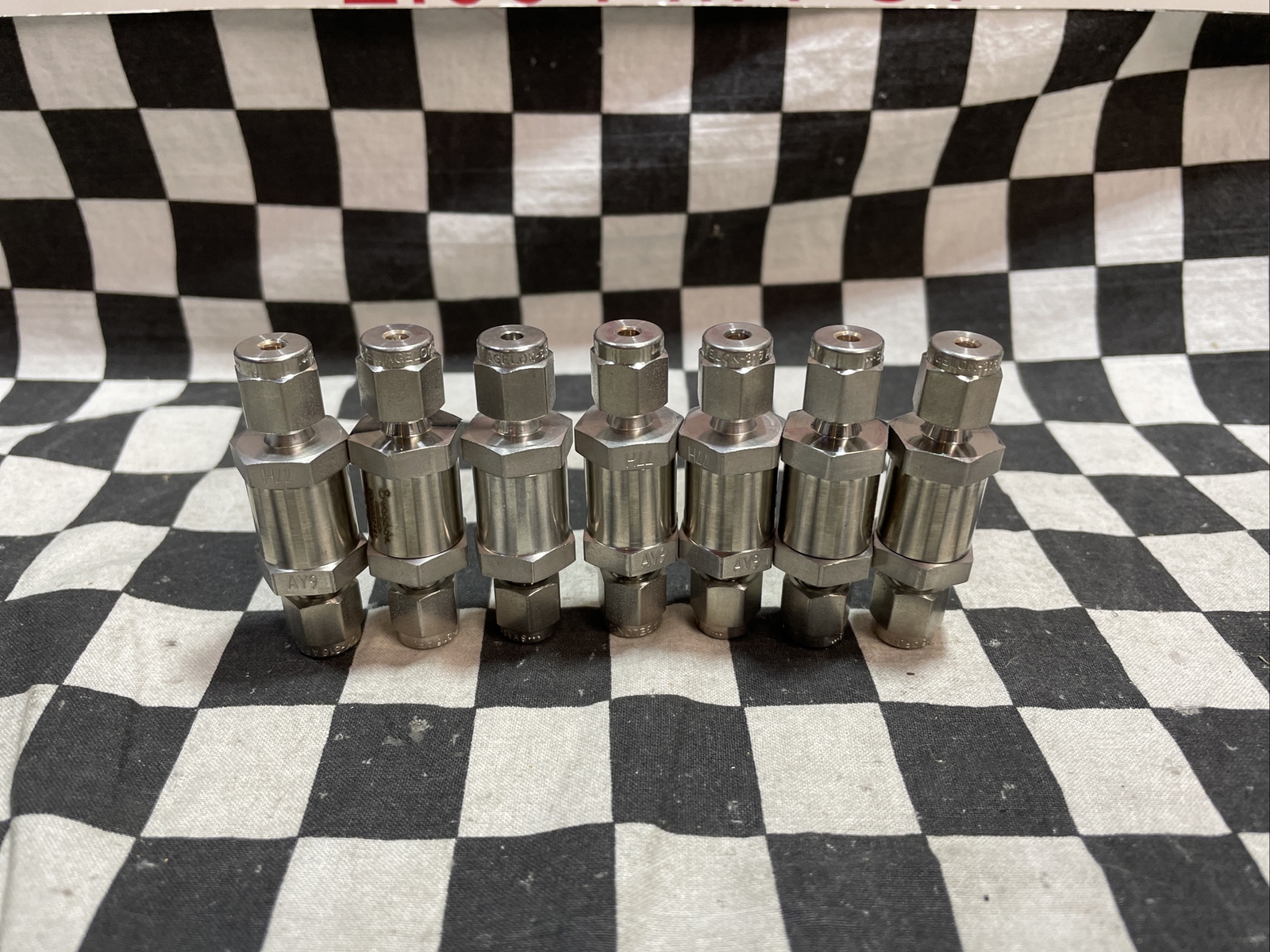 LOT OF 7 SWAGELOK SS-2C-1/3, POPPET CHECK VALVE 1/8″ TUBE, 1/3 PSIG #1373C3