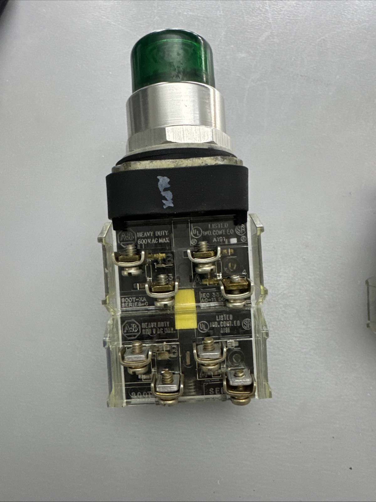 Lot of 5 MIX ALLEN BRADLEY 800T-QB24G PUSHBUTTON ILLUMINATED GREEN READ