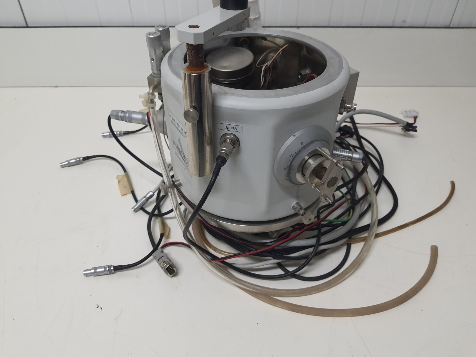 linda technoorg Pfeiffer IV3H/L ion beam thinning Mill milling unit iv3