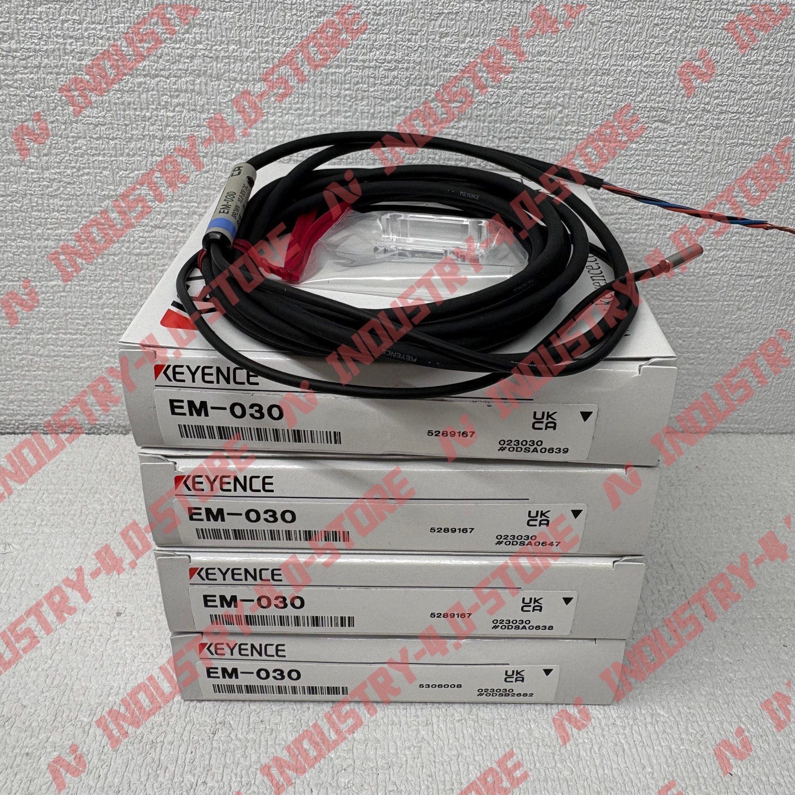 Keyence EM-030 proximity transducer#1pcs new in box