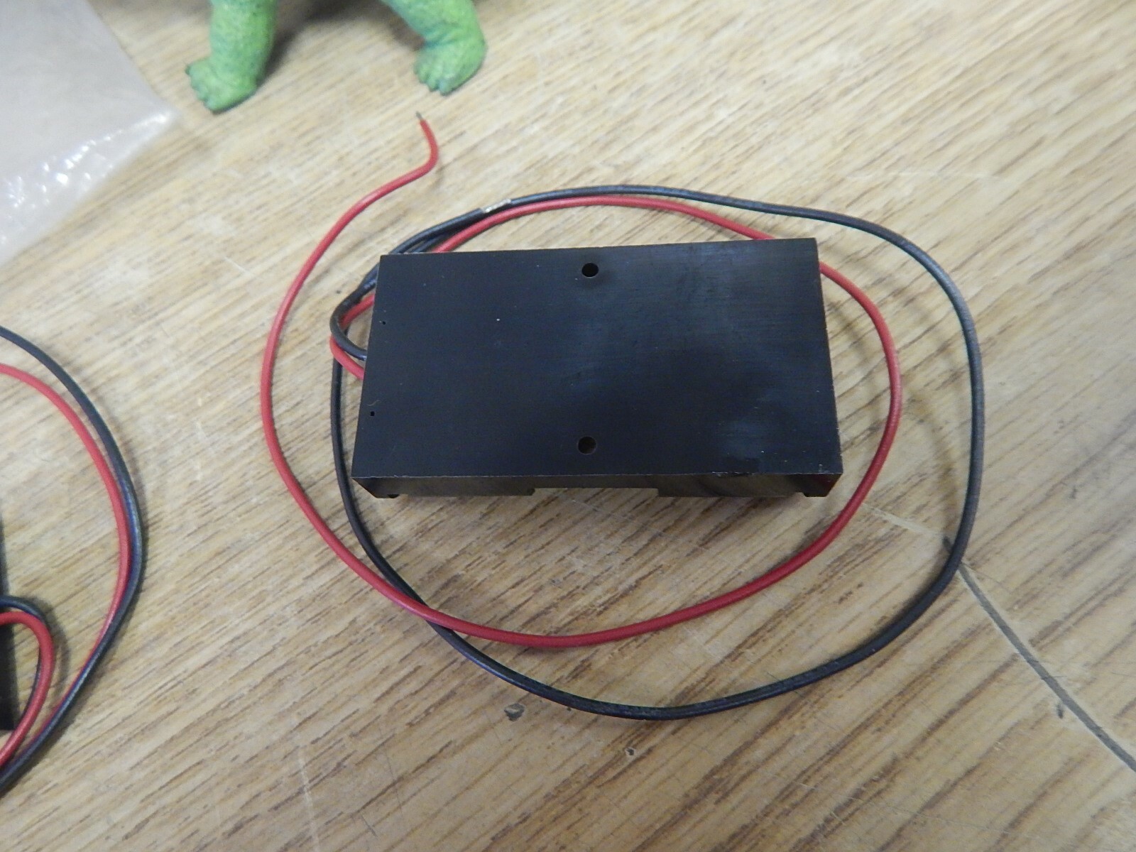 NEW All Electronics Corp BH-2A169206 PS2-H/FLR Battery Holder Lot of 2