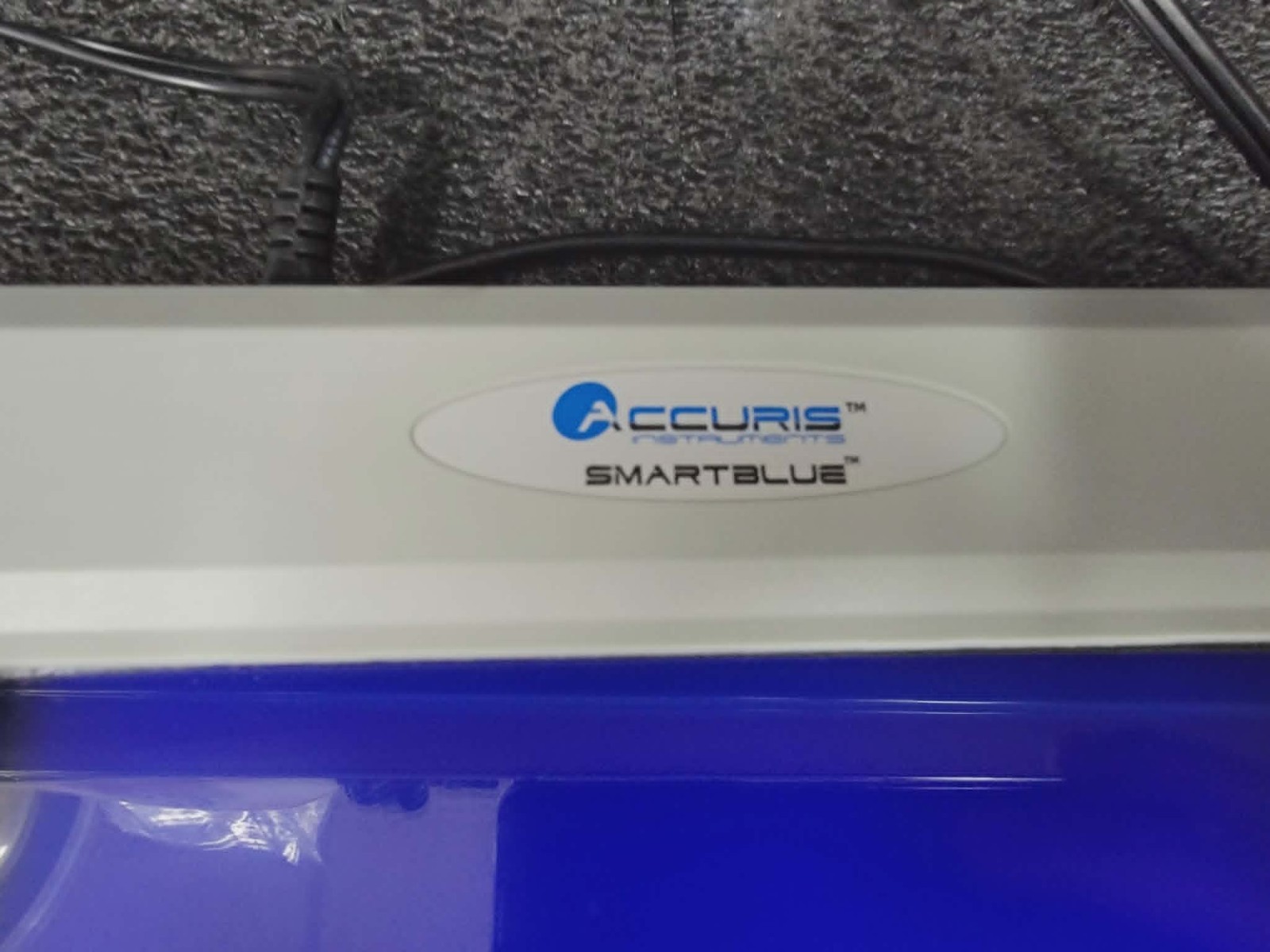 Accuris E4000 SmartBlue Transilluminator Full-Size Blue LED Transilluminator