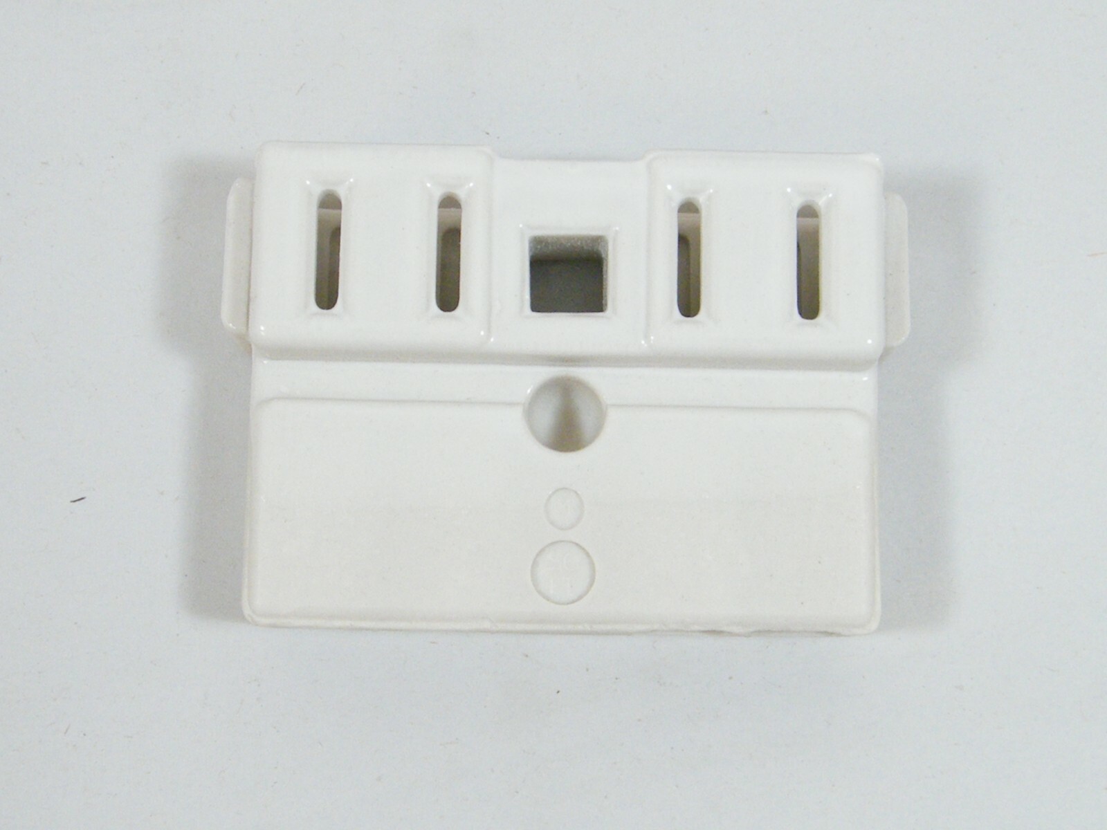 WHIRLPOOL 702434 MAYTAG CERAMIC RECEPTACLE OEM NEW