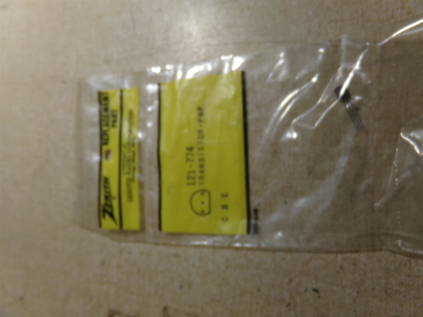 NEW Zenith 121-774 Transistor PNP *FREE SHIPPING*