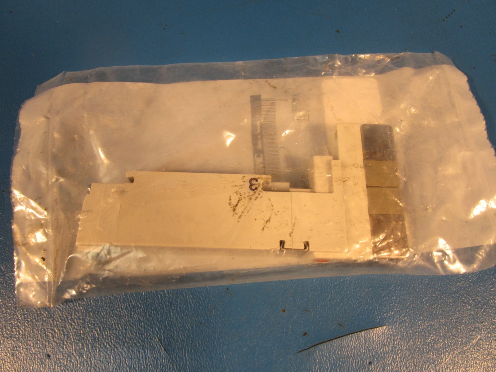 SMC VQ2300-51, Solenoid Valve 5 Port 4 Way/3 Position 24VDC