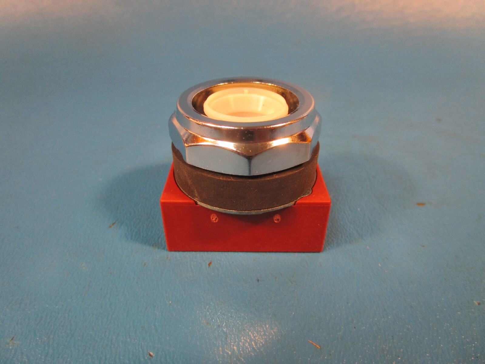 SIEMENS 3SB03-P, 30MM PUSHBUTTON, OPERATOR ONLY