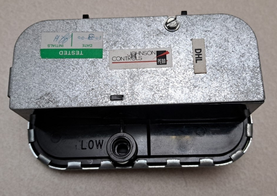 New JOHNSON CONTROLS P32AF-1C SENSITIVE DIFFERENTIAL PRESSURE SWITCH NOS