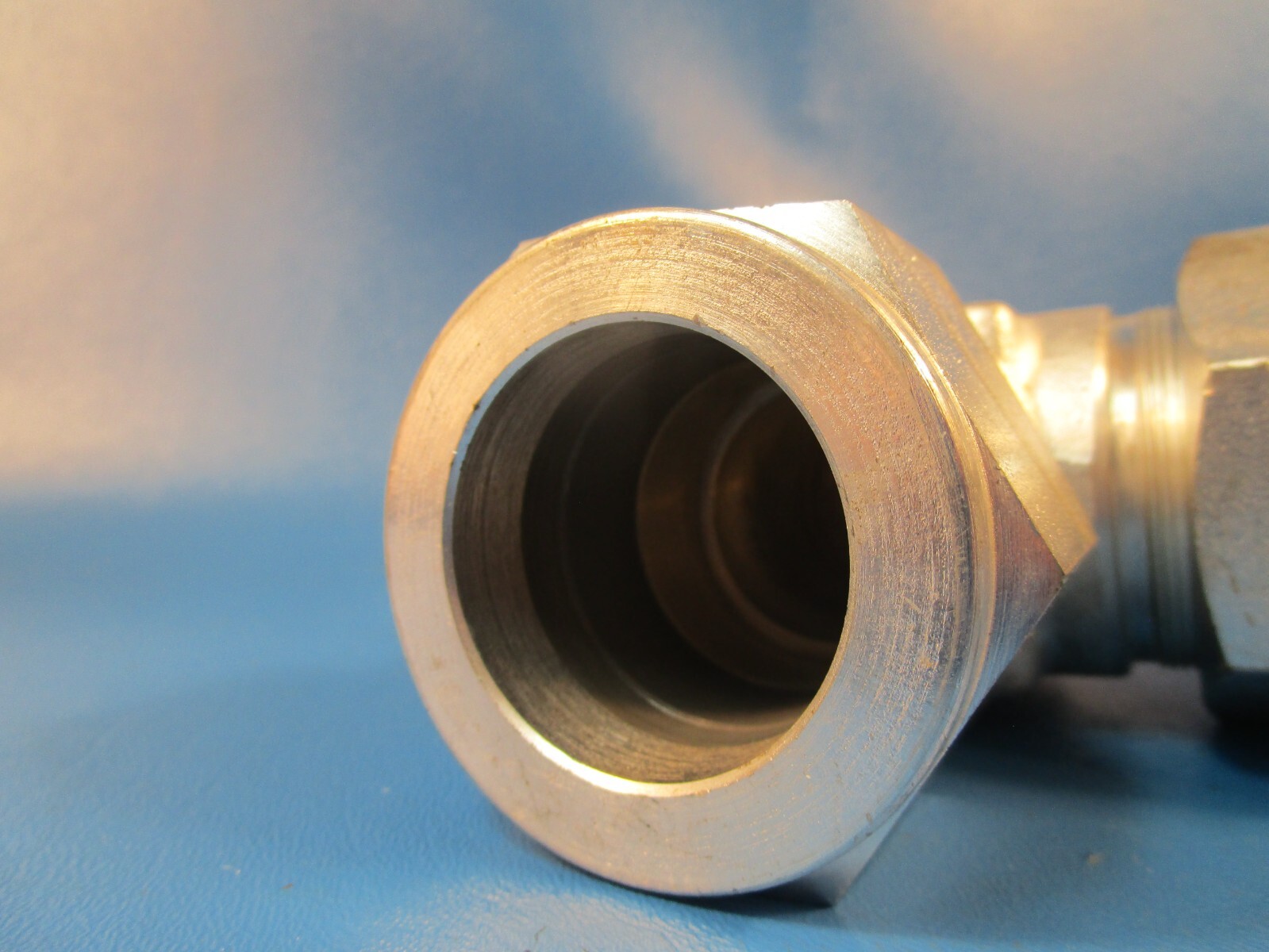 CRAWFORD Swagelok S-2400-9, Carbon Steel Tube Fitting, Union Elbow, 1 1/2 in. Tu