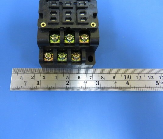 Aromat HP3-SF Qty of 2 per Lot Relay Socket Chassis Mount; includes clip (spri