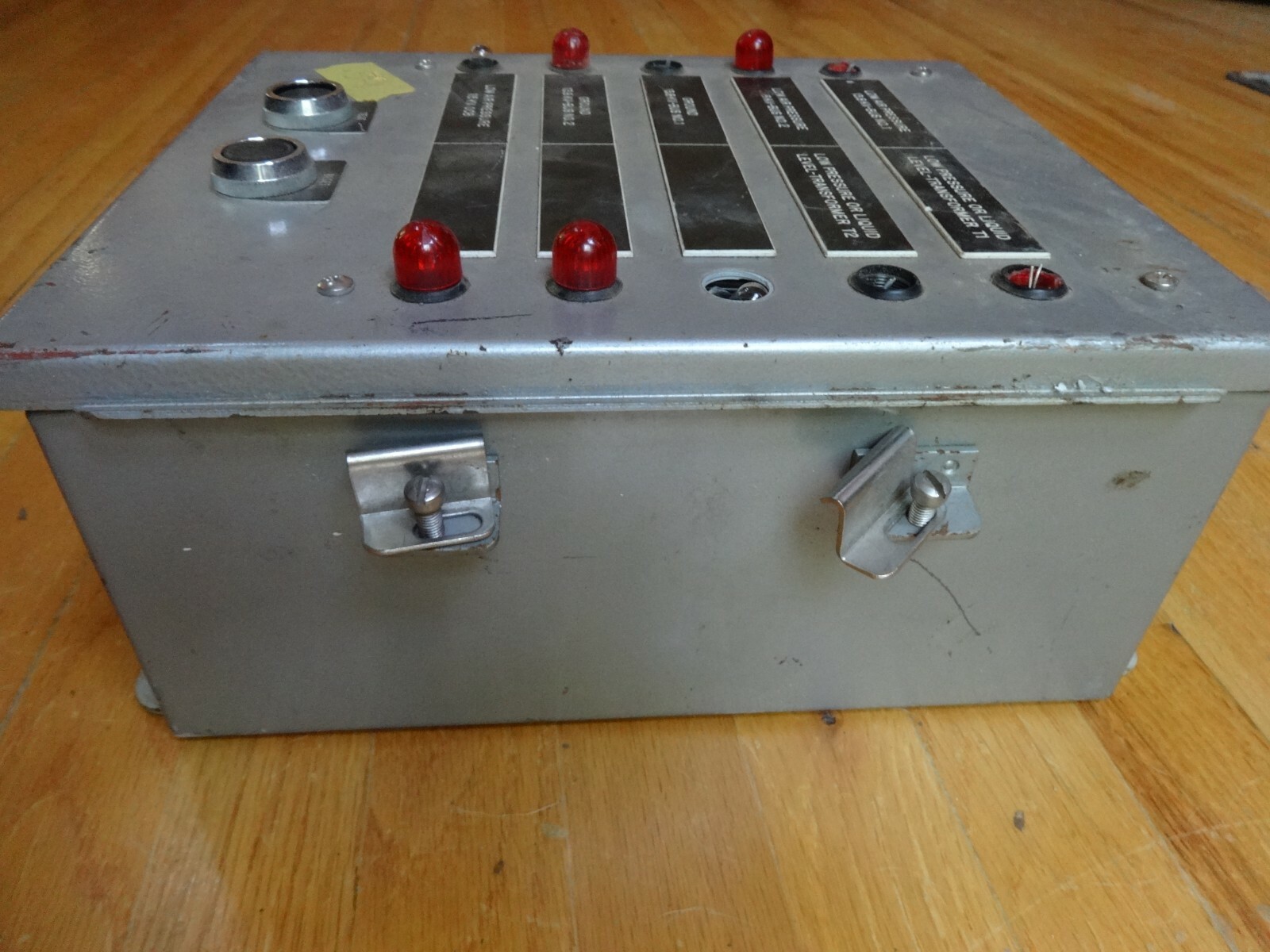 VISI CON INC LOW AIR PRESSURE CONTROLLER IN WATER PROOF JIC BOX 10X8X5 USED