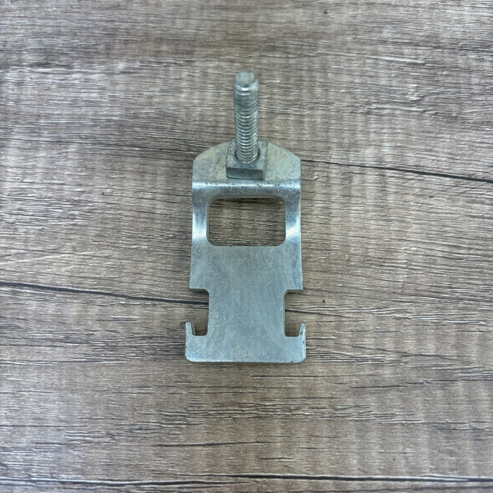 NEW Lot of 50 B-Line B2210 Clamp 1″ 1.125-1.375 OD