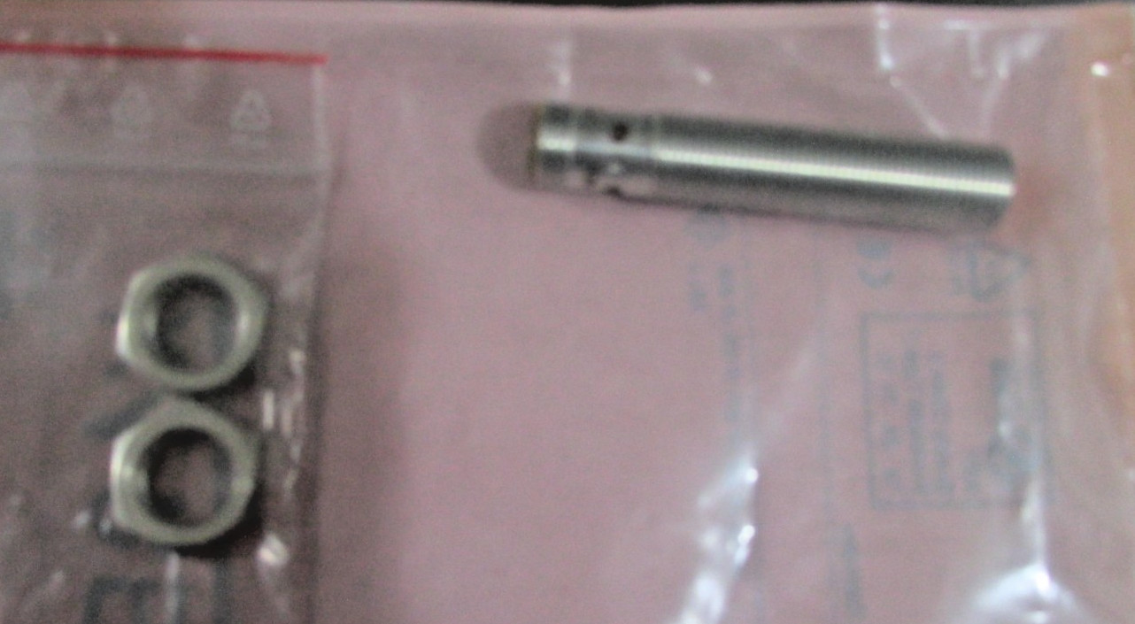 Effector IFS240 Inductive Sensor IFK3004BBPKG/US-104 Lot of 2