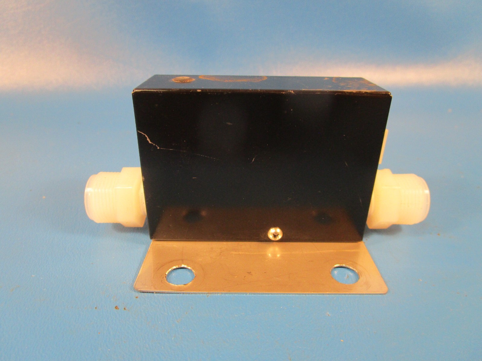 USED BROOKS MASSRATE 5700 ELECTRONIC FLOW METER MODEL 5700AL1D1BA
