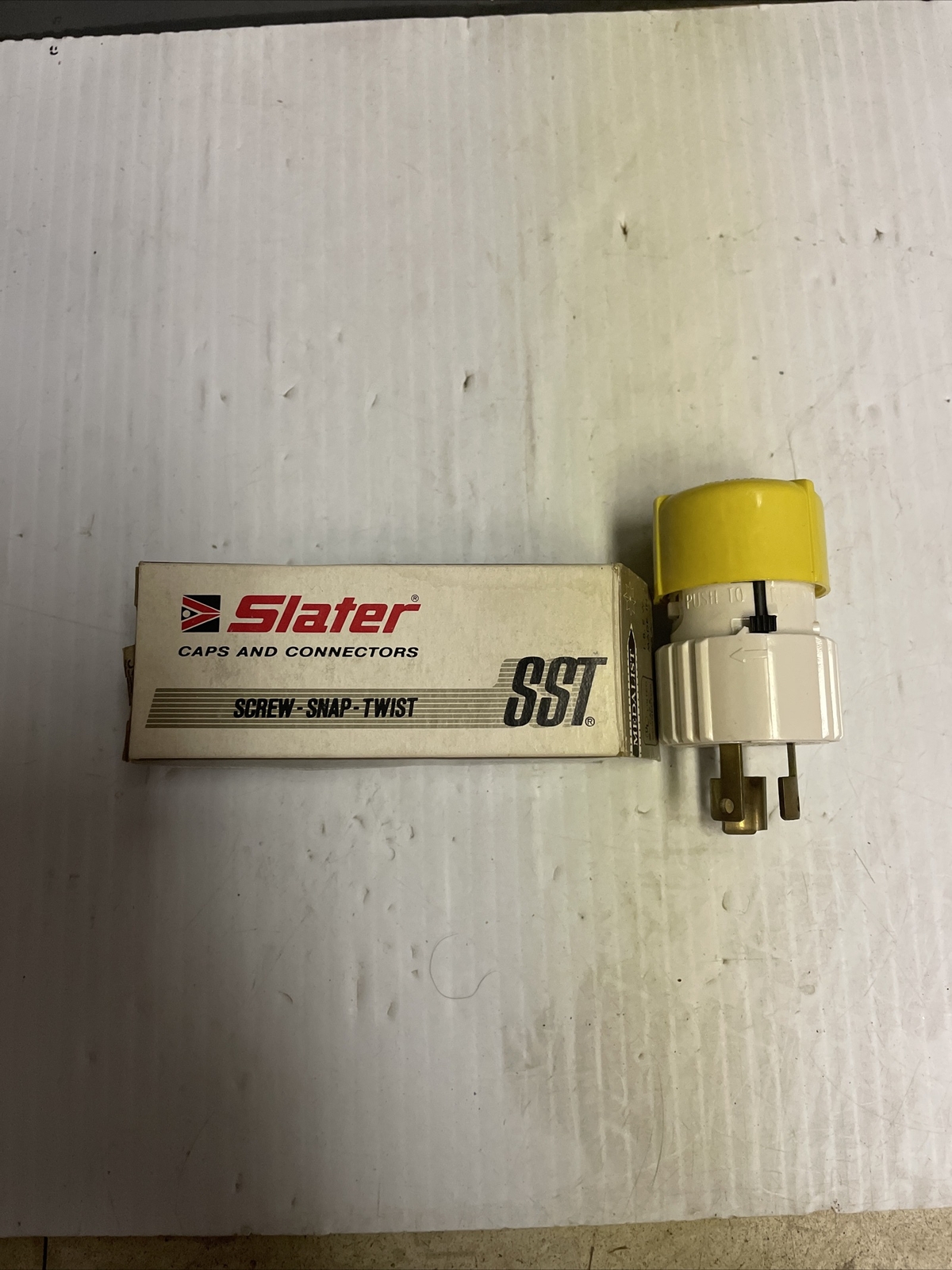 Slater 4729-C 15A 125V L5-15P 2P 3W Locking Blade Connector and Plug NIB