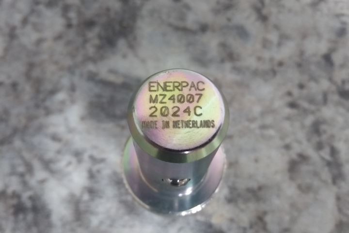 Enerpac MZ4007 2.5 Ton Capacity Lock On Tube Connector