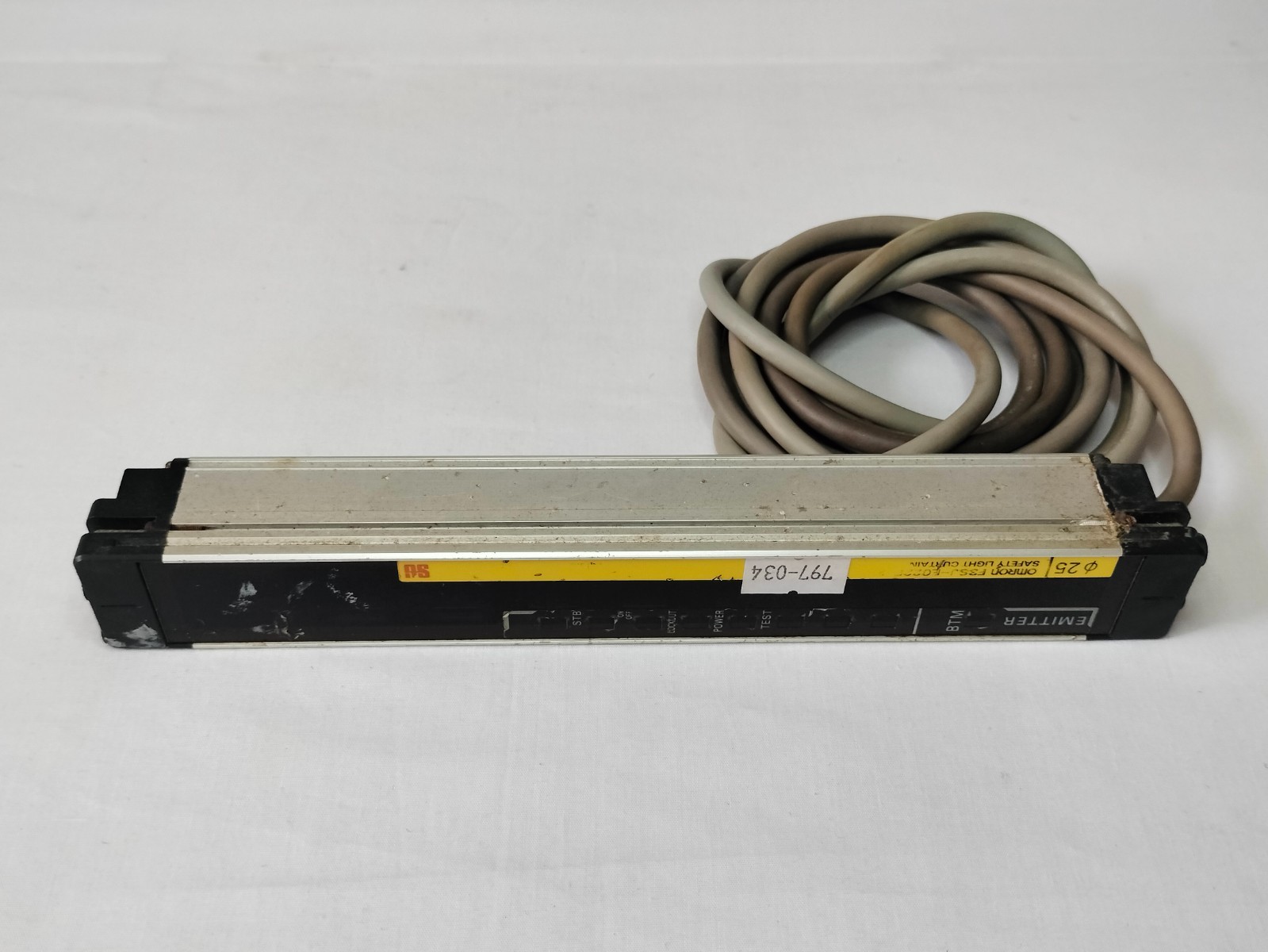 Omron F3SJ-E0225-25-L F3SJE022525L Emitter Safety Light Curtain Made in Japan