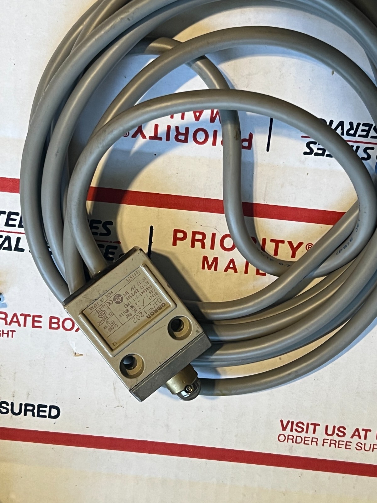 omron d4c-1202 nos surplus no packaging