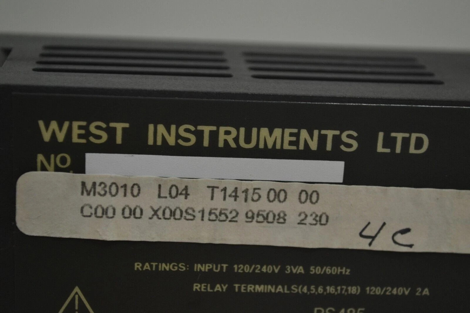 WEST INSTRUMENTS Digital Process Temperature Indicator M3010 L04 T1415 00 00