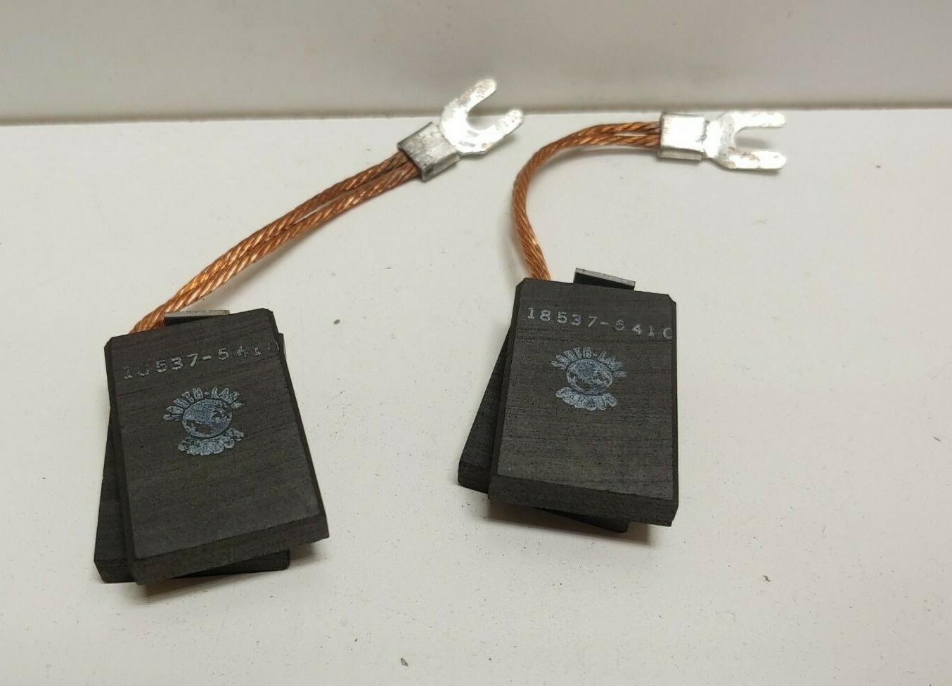 2 PC. NOS! SOUTH-LAND CARBON 1.5″ X 1″ X .5″ ELEVATOR CARBON BRUSHES 18537-541