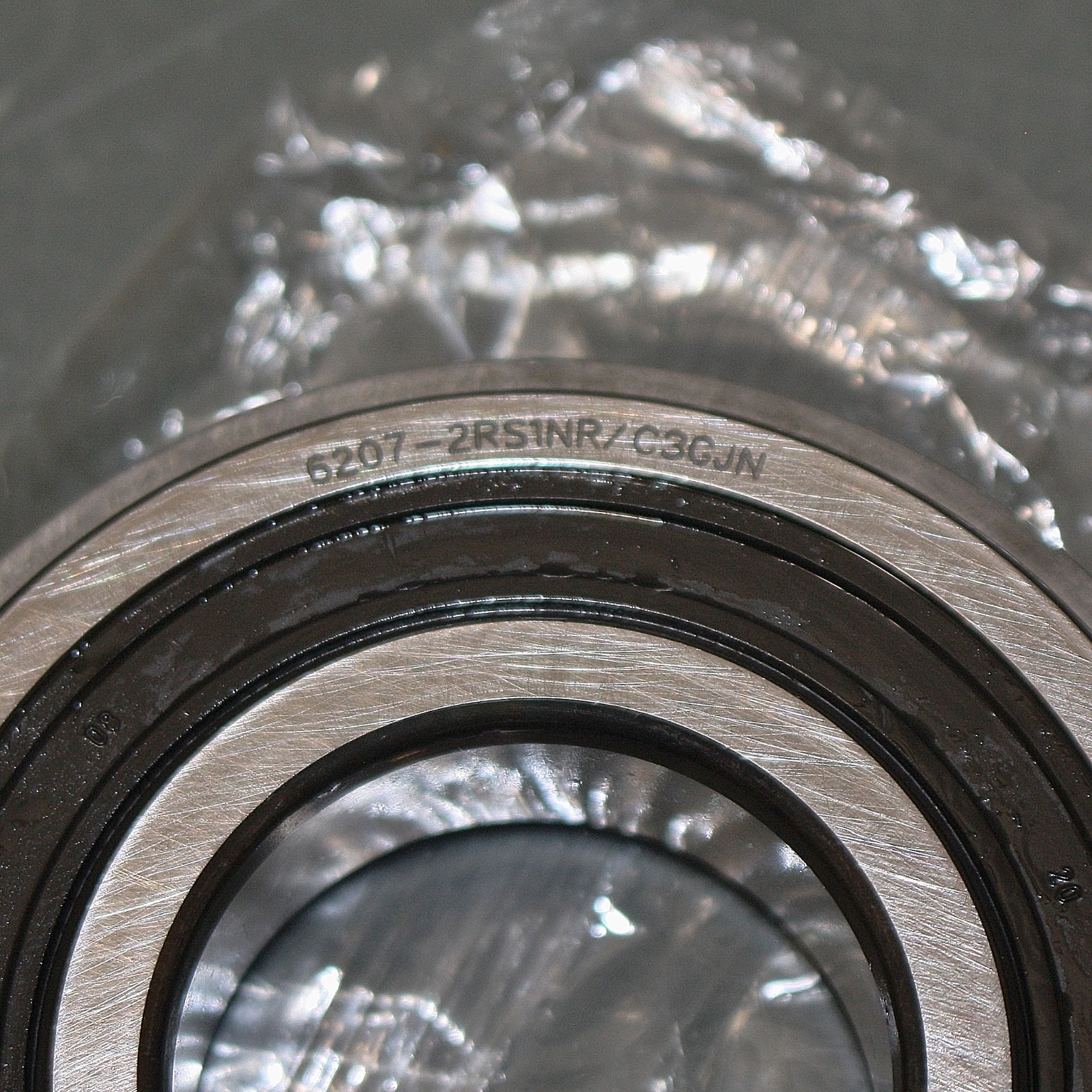 SKF Radial Ball Bearing 6207 2RSNR JEM, 35mm ID x 72mm OD x 17mm, 100Cr6