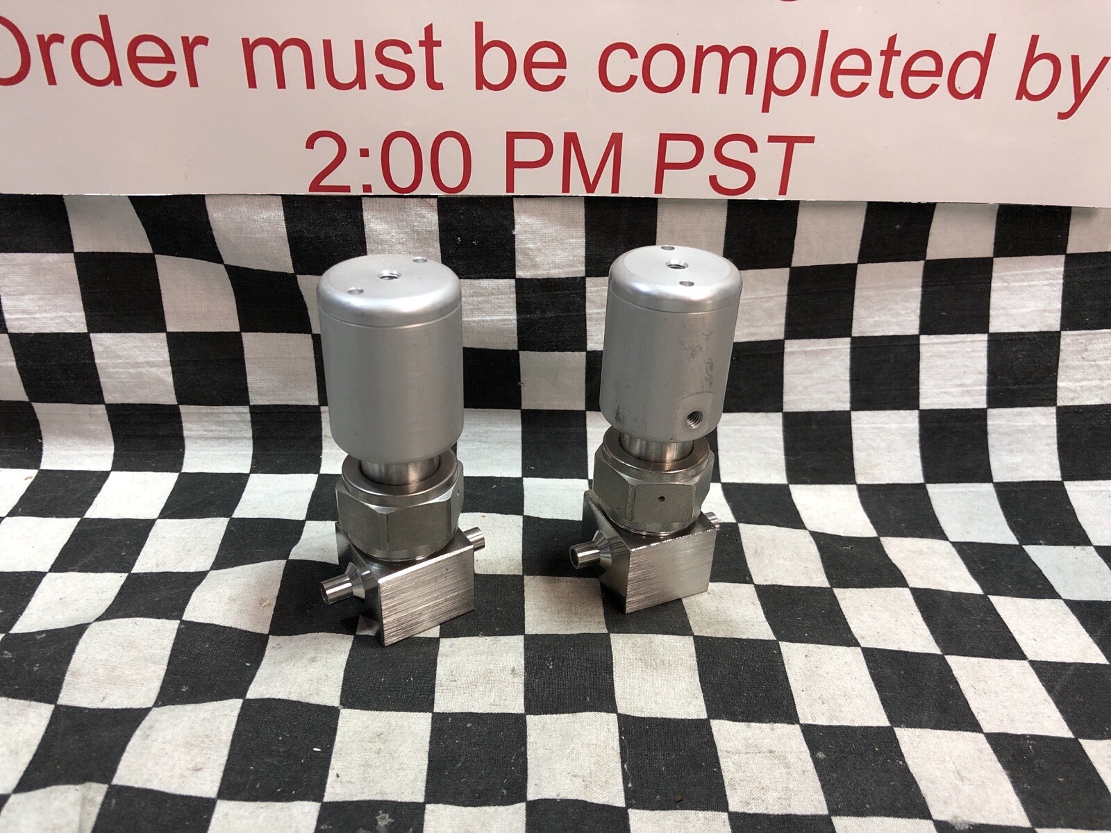 NUPRO Bellows Valve 1/4″ TBW, 6LV-BNBW4-P-C & 6LV-BNBW4-DU-C, Lot Of 2 #1370V1
