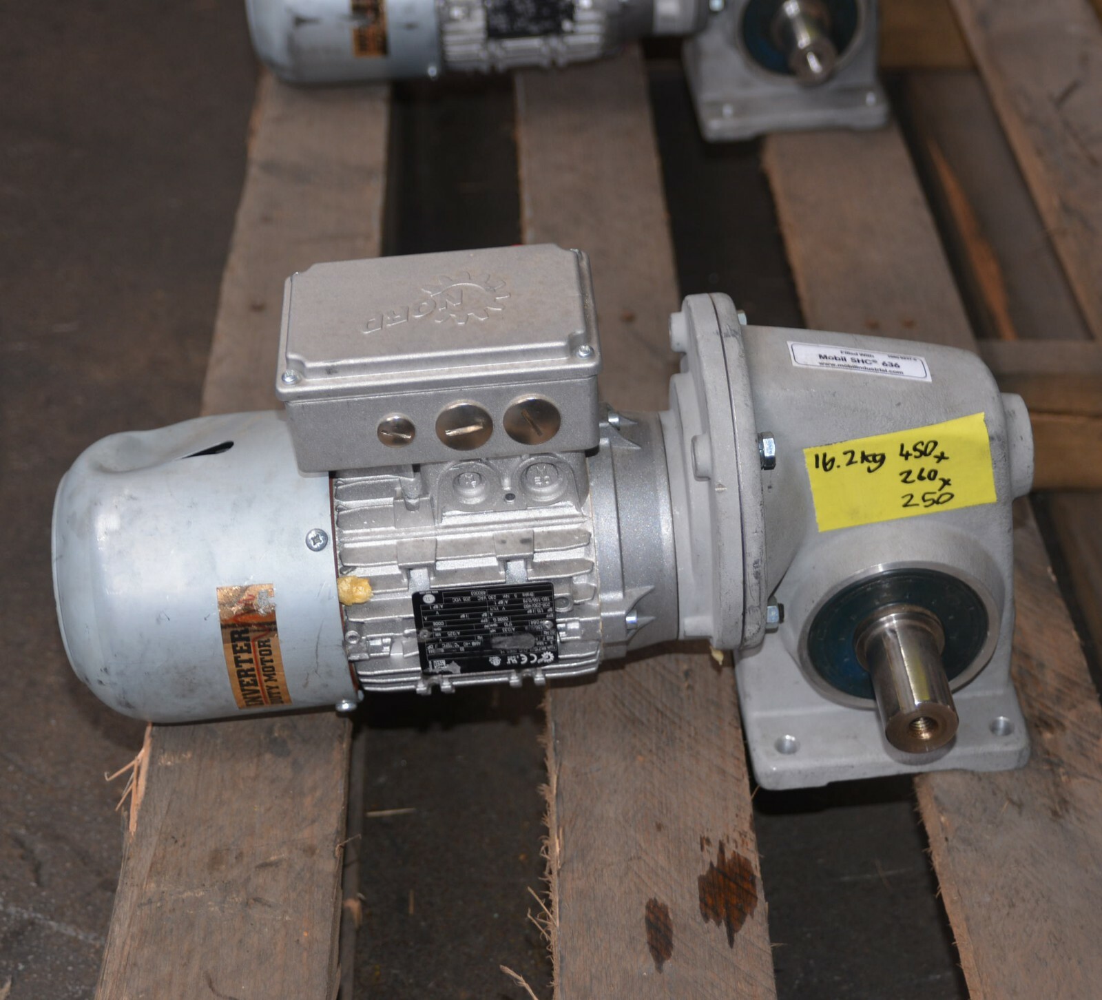 Nord Drivesystems SK 2SM63LX-71S/4 CUS BRE5 200:1 Motor 0.33HP 32mm shaft