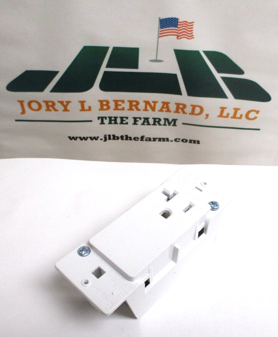 LEGRAND , SC-820 , RECEPTICLE, 20 A – 125 V , NO BACK COVER, LOT OF 10 , SURPLUS