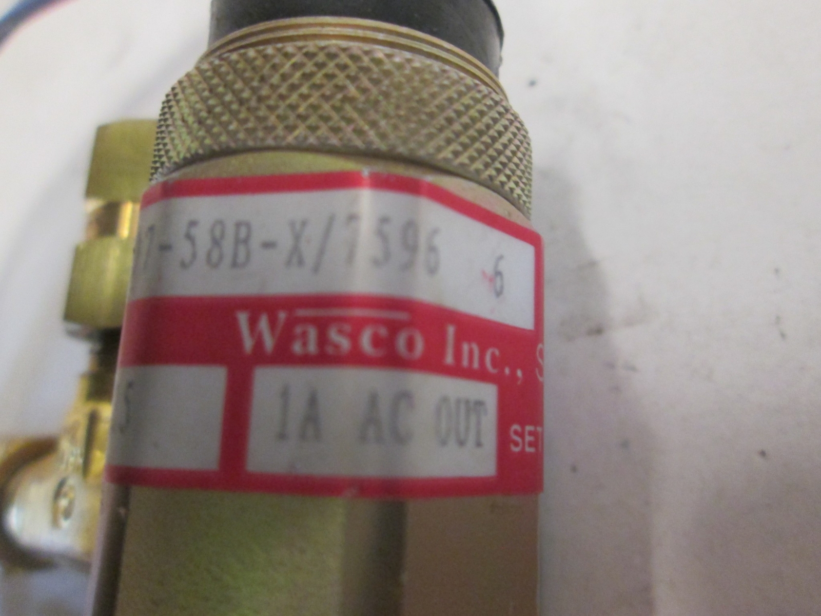 Wasco Inc., HE907-58B-X/7596, Vacuum Switch, 125 PSIG, Used