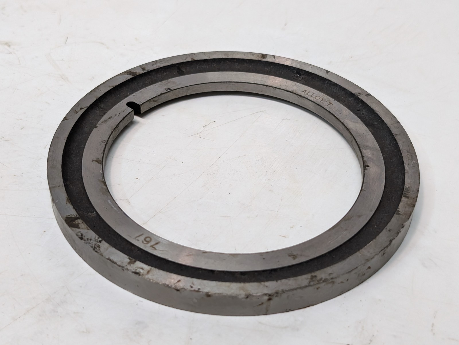 Lot of 3 Alloy T 767 split metal seal rings 6-3/4in OD 4.75in ID industrial
