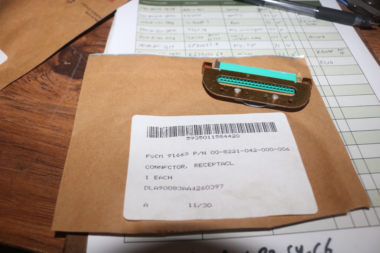 NOS Elco Varicon electrical connector PN 00-8221-042-000-006 5935-01-158-4420