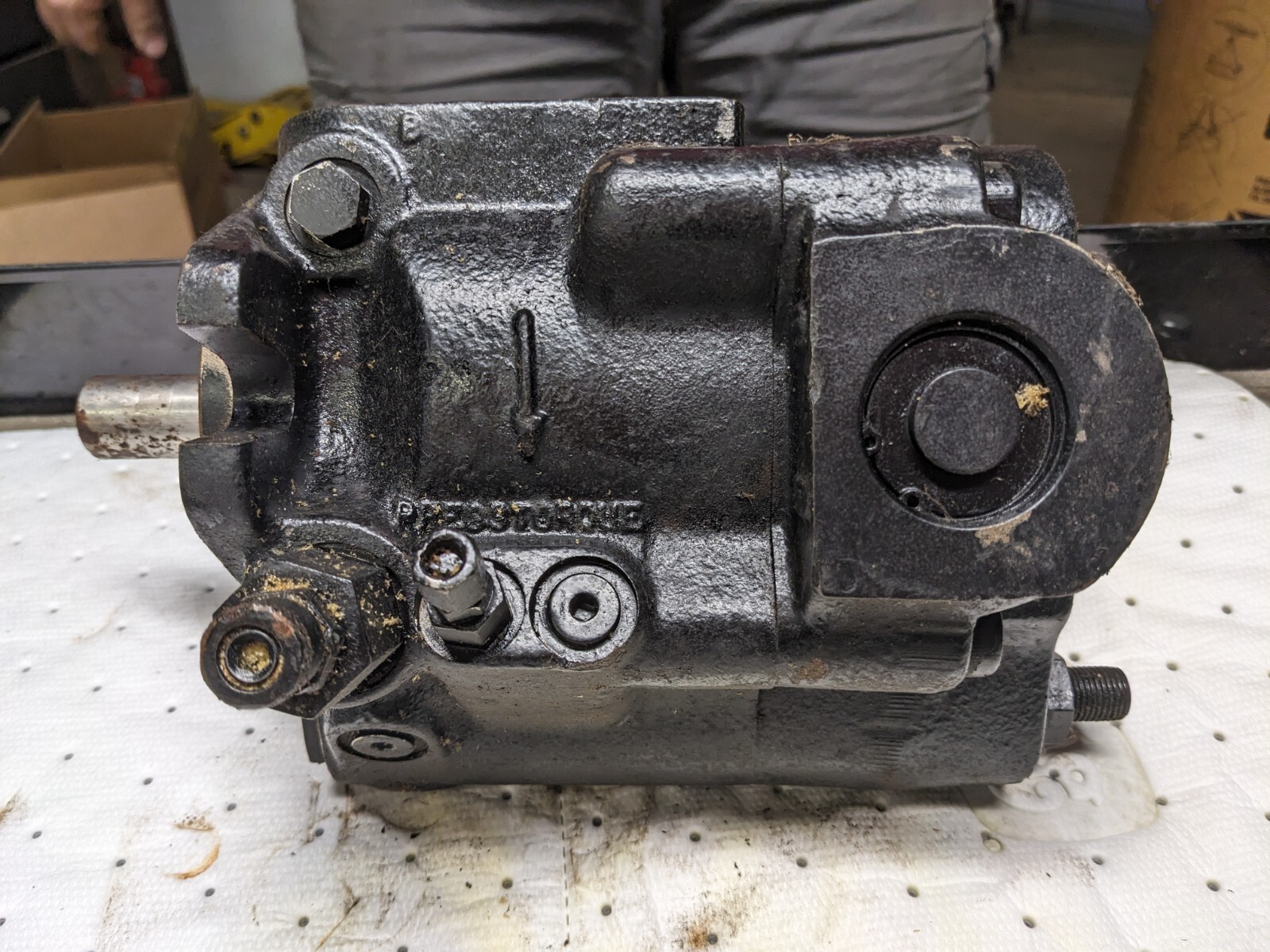 PARKER Piston Pump PAVC33R42W26 3000 PSI, CW Rotation
