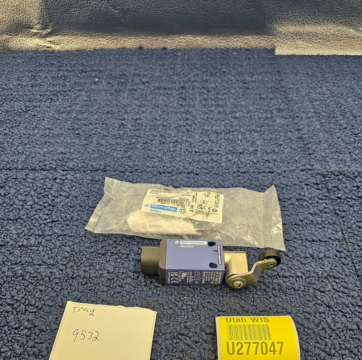 Telemecanique XCMV2125D44RVSR Sensor Limit Switch