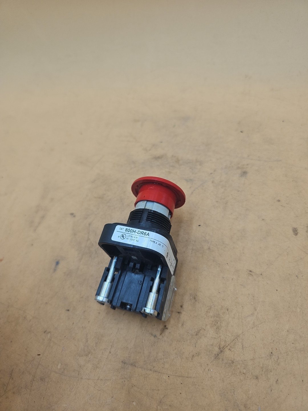 Allen Bradley 800H-DR6A Ser F Red Mushroom Top Pushbutton