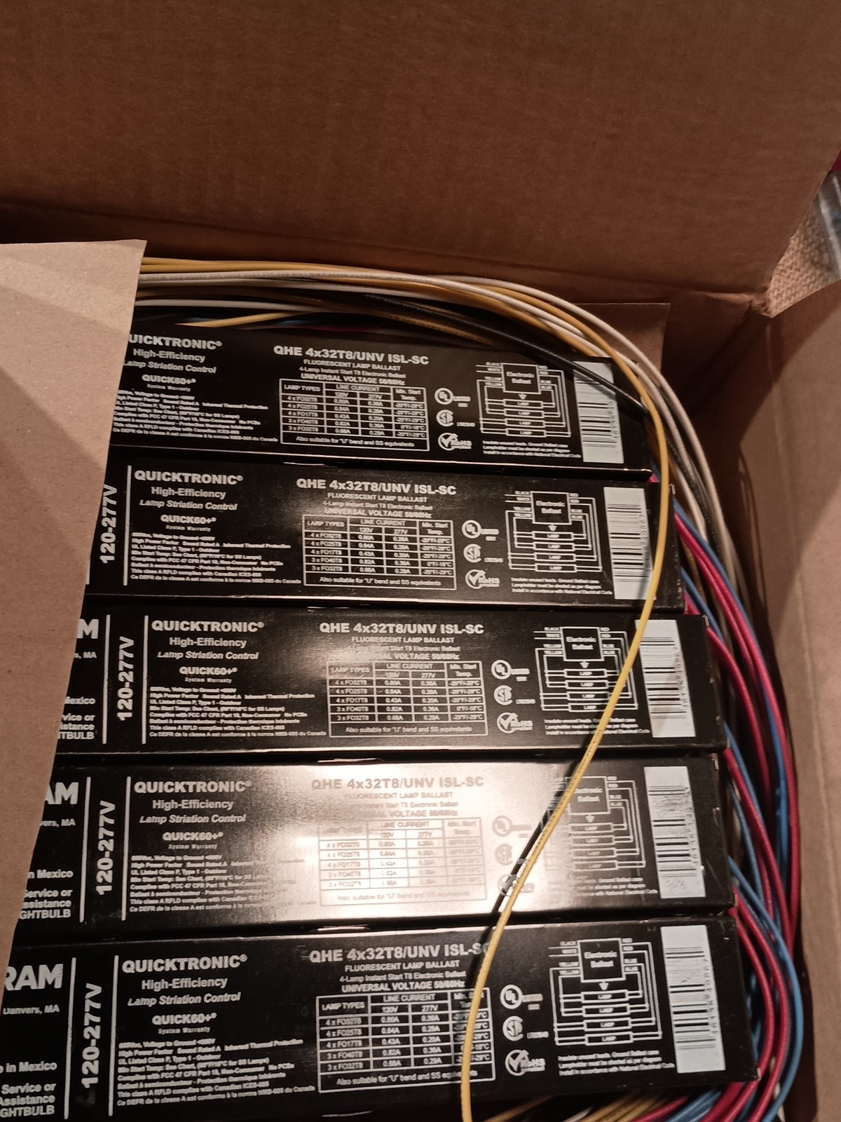 OSRAM QHE4X32T8/UNV ISL-SC, (1) BOX OF (10) 4 lamp elec 120/277V BALLAST – NEW-B