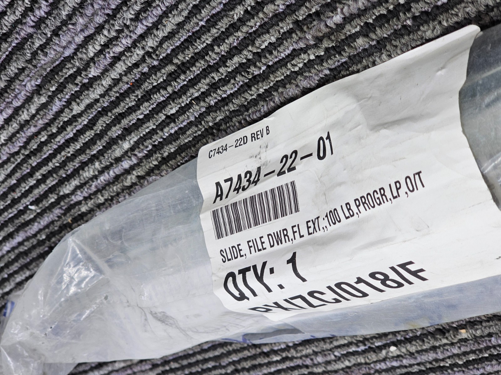 Accuride A7434-22-01 C7434-22D 22″L, 1-1/2″ Over-Travel, 100lb, Side Mount