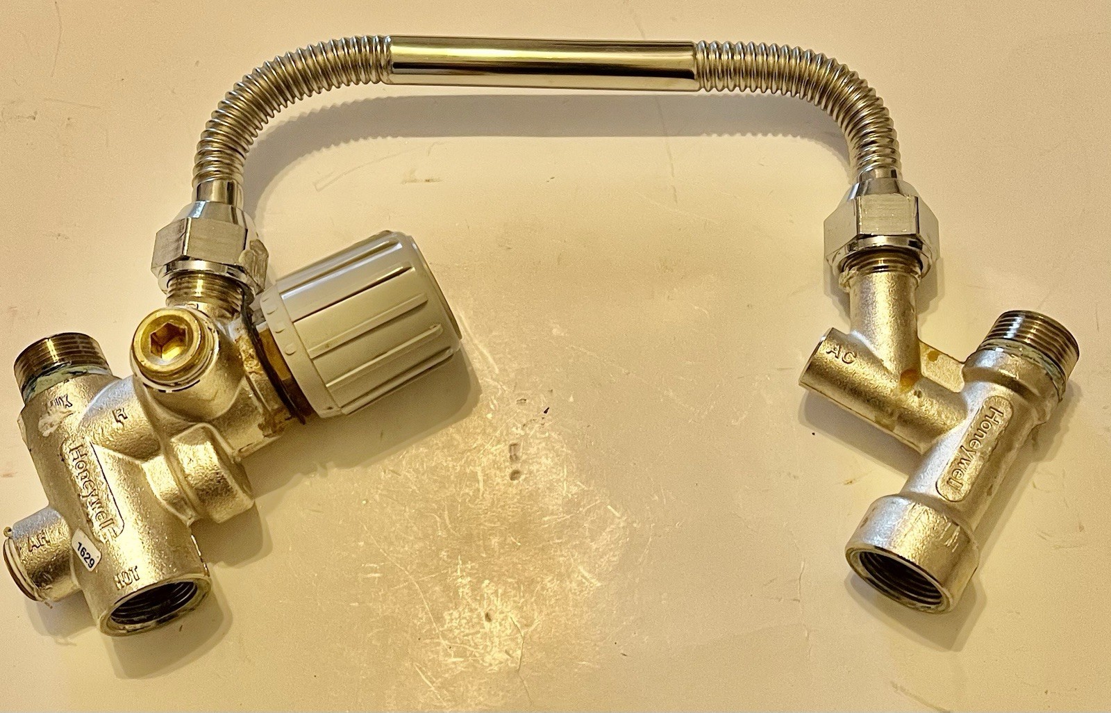 Honeywell AMX300TLF Direct Connect 3/4” Mixing Valve 8″ SS Corrugated Connector