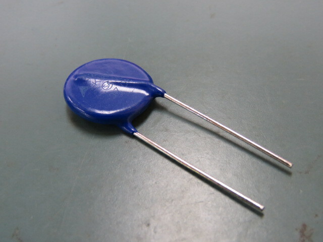 EPCOS / TDK B72220S0301K101 Qty of 50 per Lot 470V 8kA Varistor 1 Circuit Throu
