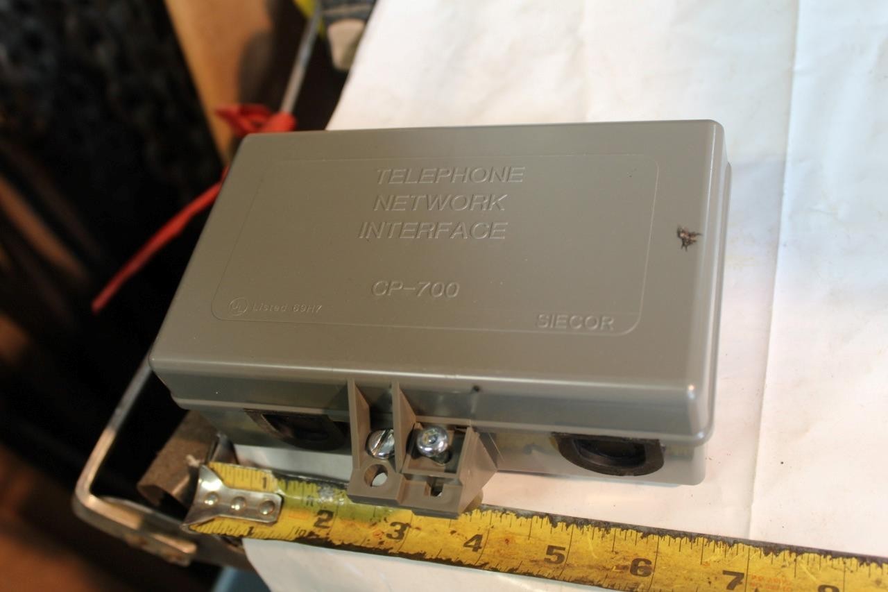 Siecor telephone network interface box cp 700