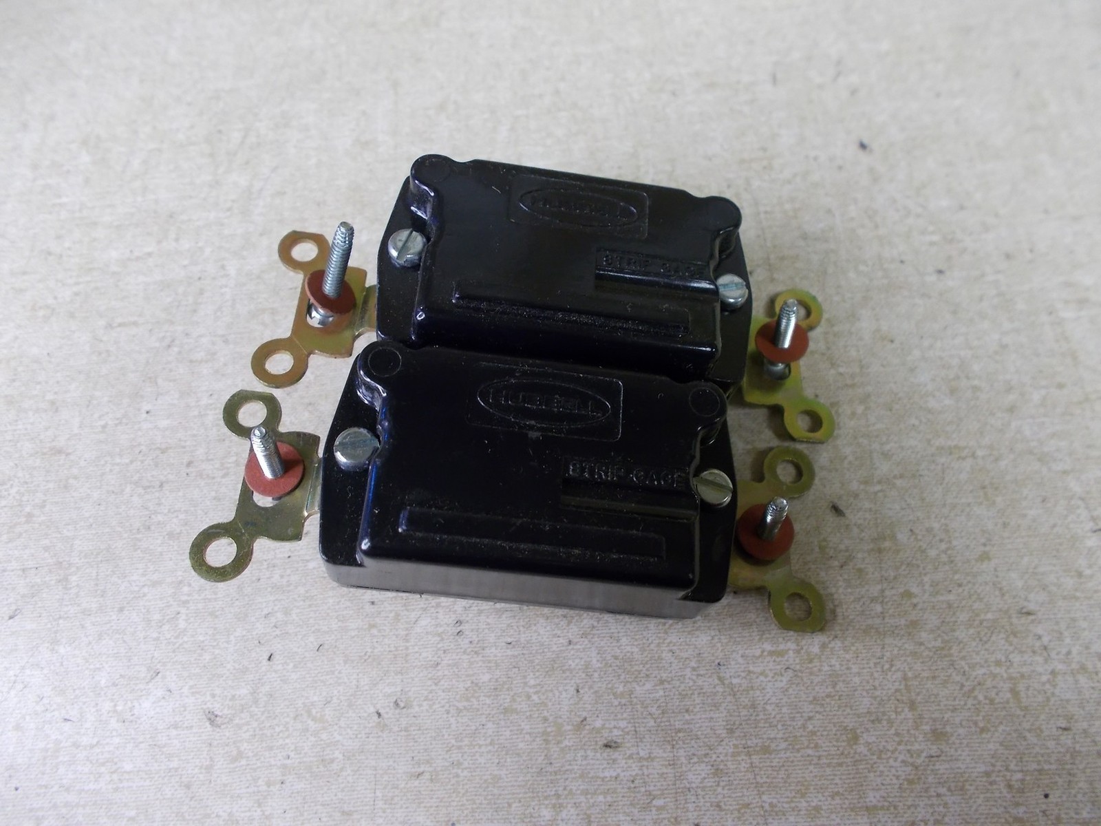 NEW Hubbell ON/OFF Toggle Light Switch 20A 120/277V, Lot of 2 *FREE SHIPPING*