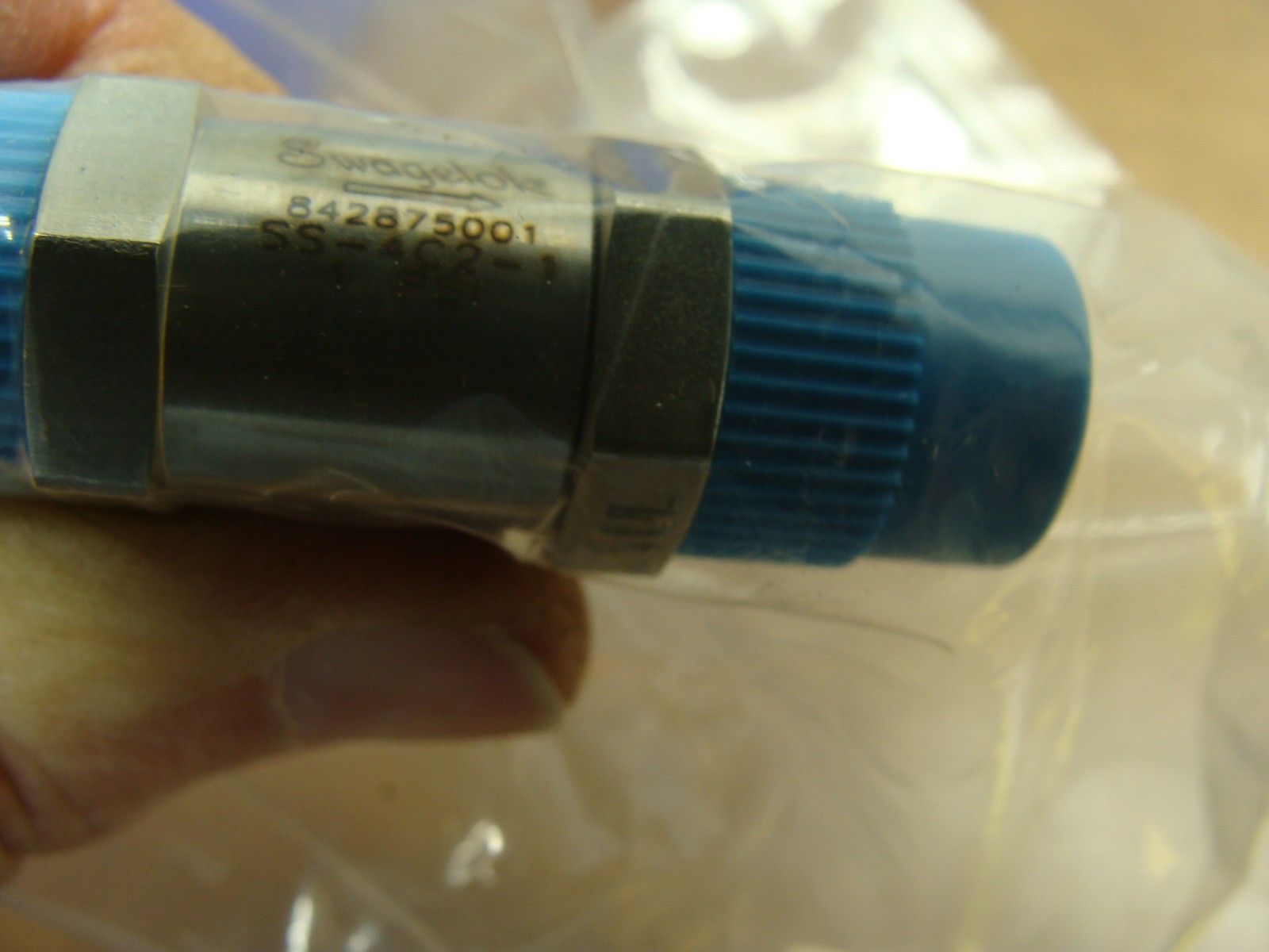 SWAGELOK SST POPPET CHECK VALVE SS-4C2-1 FIXED PRESSURE 1/4″ MNPT 1 PSIG