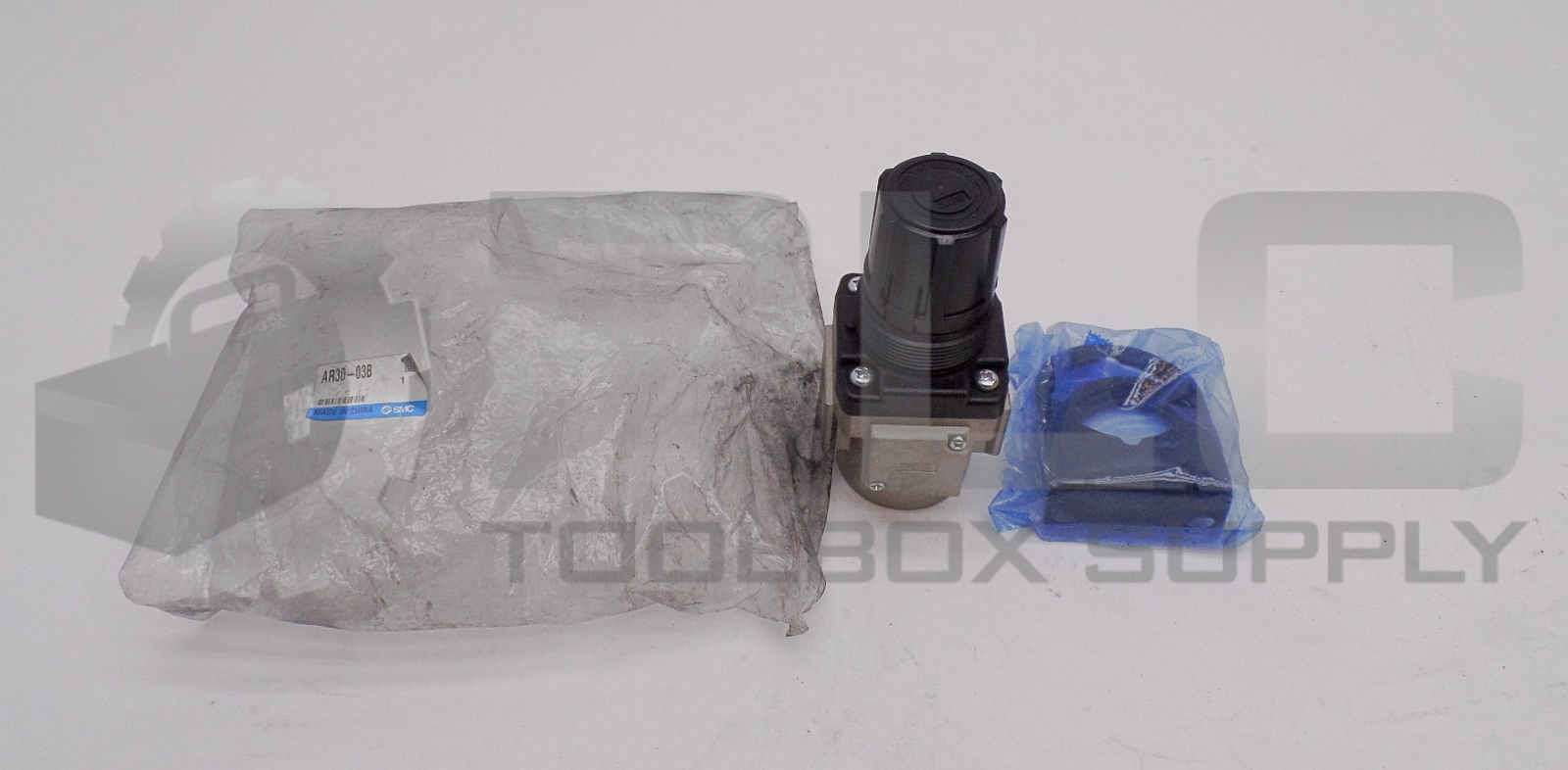 NEW SMC AR30-03B REGULATOR 3/8″ PORT SIZE 7-116PSI AR3003B