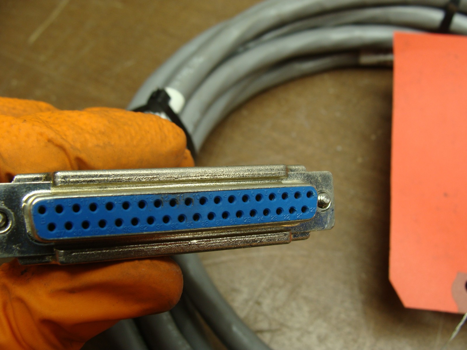 AMP DATA CABLE 37 PIN E138031 TYPE CM AWM 22 AWG 2464 15 FEET LONG
