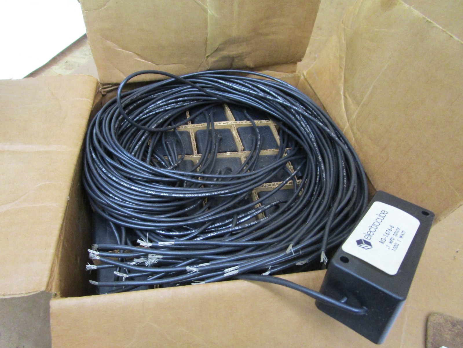 New Open Box of 25 Pieces Electrocube RG-1676-6 100Ohm 1W .1 MFG 2000V 51463LR