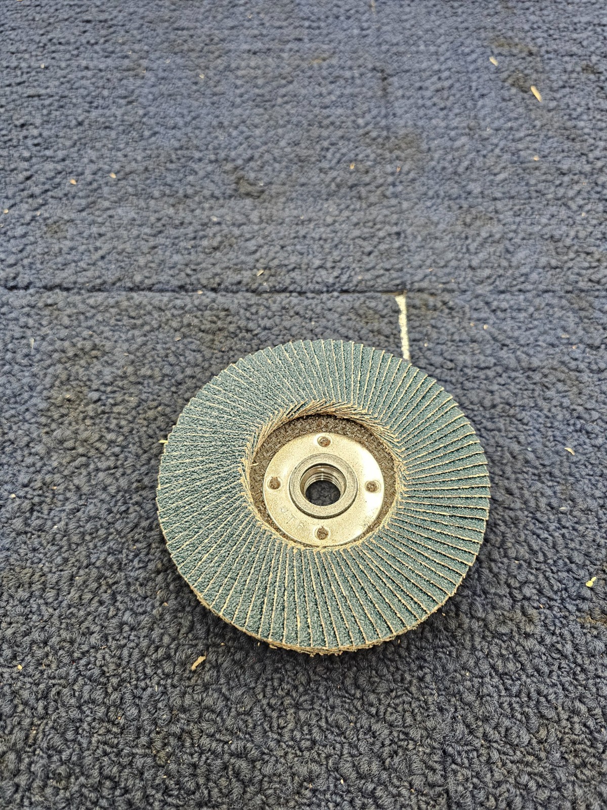 Weiler 50809 Tiger Big Cat Abrasive Flap Disc 4-1/2″, 60Z Grit Zirconia Alumina