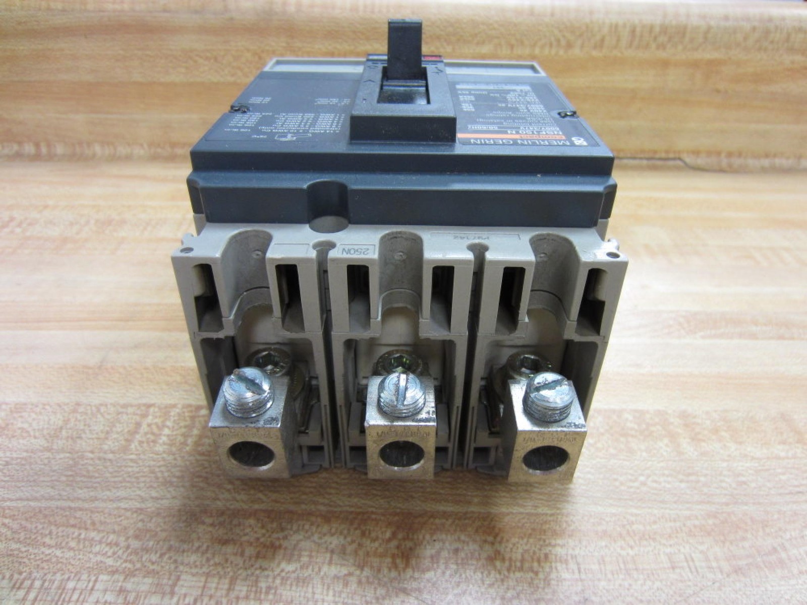 Merlin Gerin NSF150 N Circuit Breaker NSF150N