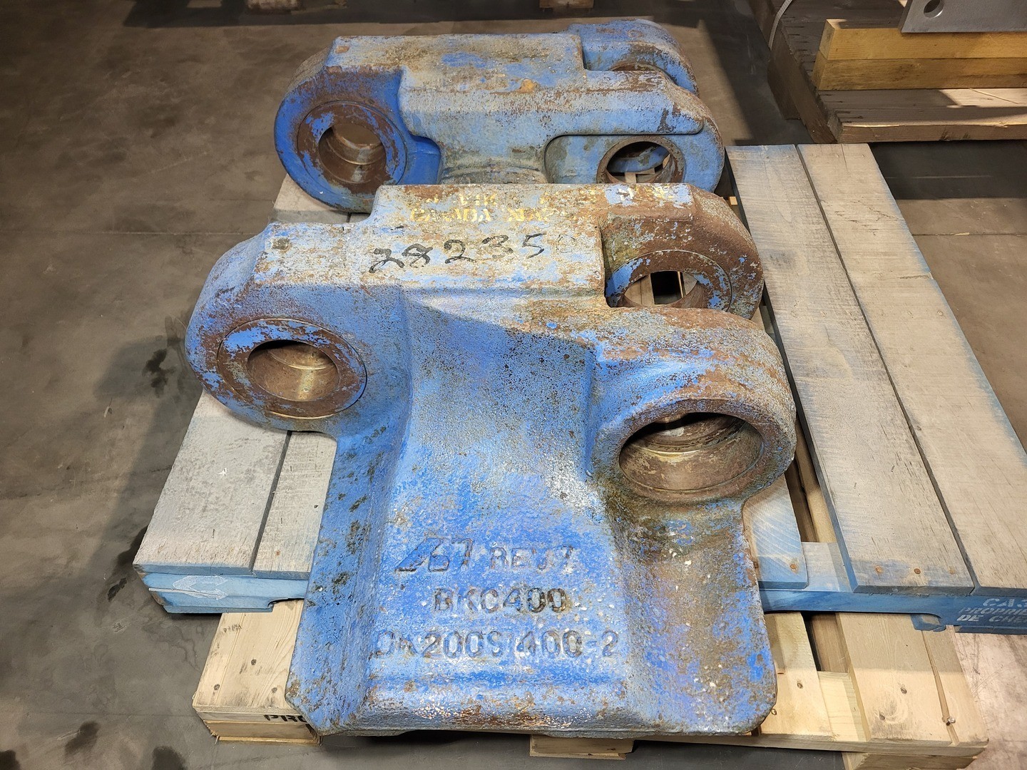 BRADKEN DK200S 400-2 Crawler Shoes – Heavy Machinery