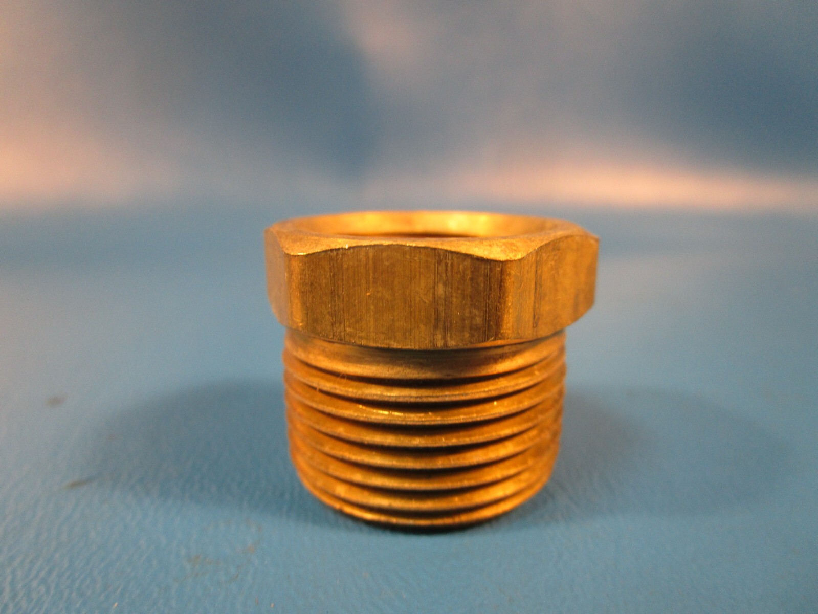 LOT OF 5 McMaster Carr 50785K71, 3/4″ NPT Male x 1/2″ NPT Female Brass Reducer