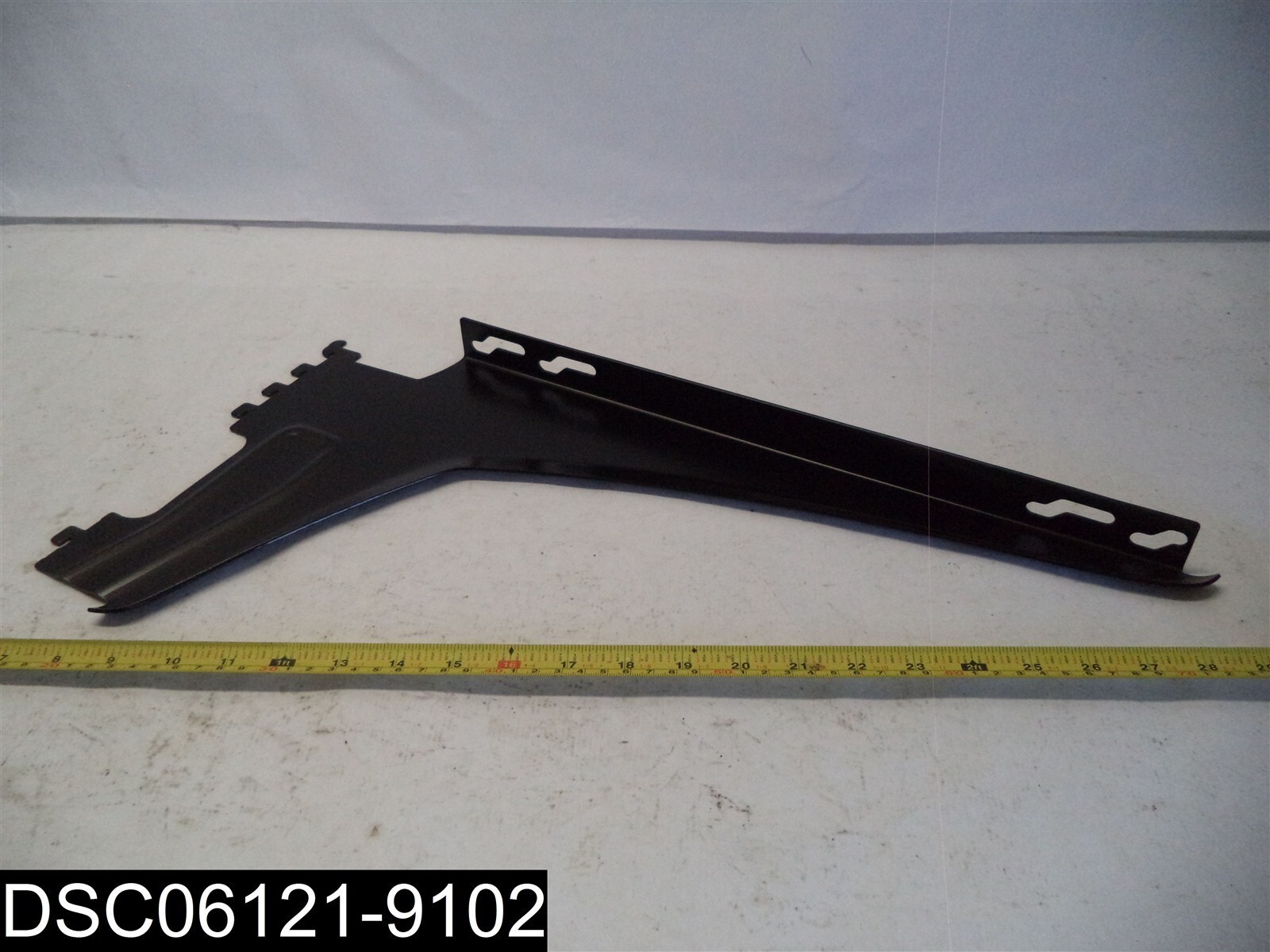 QTY=1 Pair SCRATCHED: 46 5176RH black shelf bracket